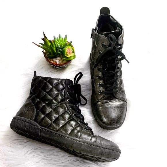 (7) b.o.c. LUXE black quilted lace up hightop trainers with side zip closure - Picture 3 of 13